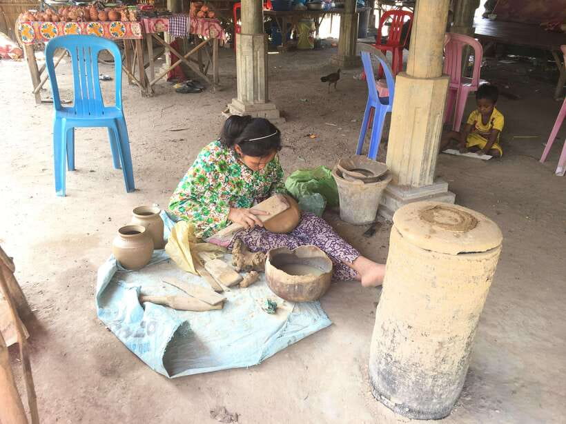 Phnom Penh - Battambang Transfer Plus Stop Sightseeing - Andong Russey, where Khmer pottery remains practical