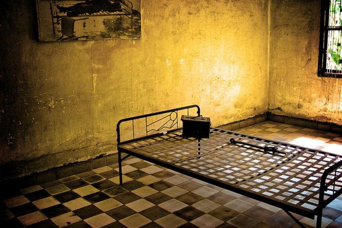 Phnom Penh City Tour, Silver Pagoda, Genocide Museum, Killing Fields - Transport, group size, and the morning rhythm