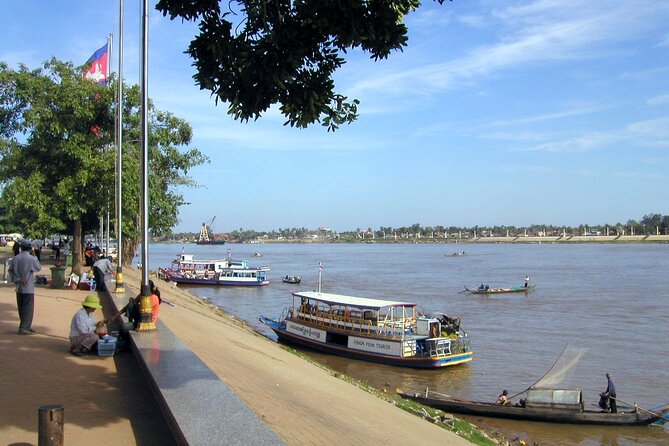 Phnom Penh Full Day Private Tours - Why a private vehicle and guide make a difference