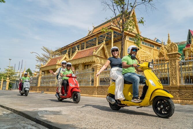 Phnom Penh: Highlights Tour Including National Museum - Why a Vespa makes sense in Phnom Penh