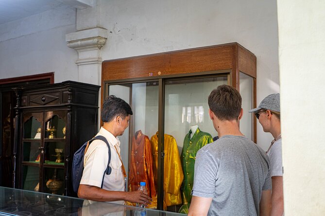 Phnom Penh Historical Tour - What the guides add to the day