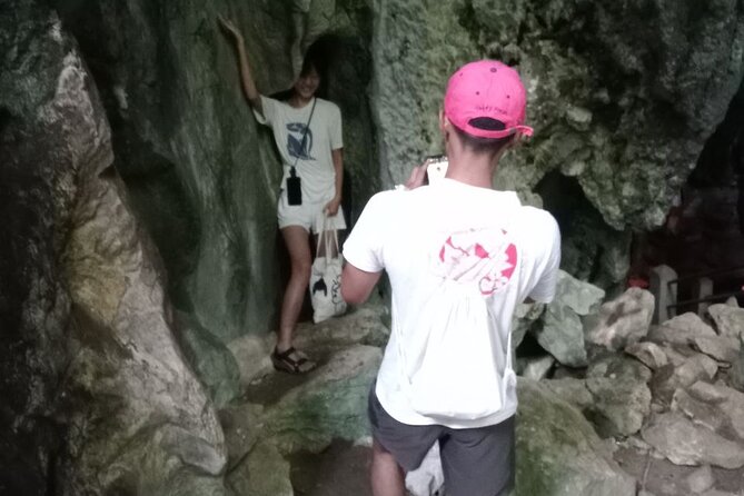 Phnom Penh Kampot Kep Tour "Pepper Farm, Salt Field, Crab Market" - Phnom Chhngok Cave Temple and the rough road in