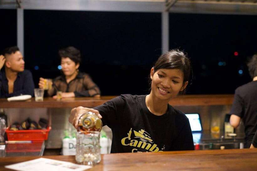Phnom Penh: Mekong Sunset Dinner Cruise with Live Music - Practical booking advice