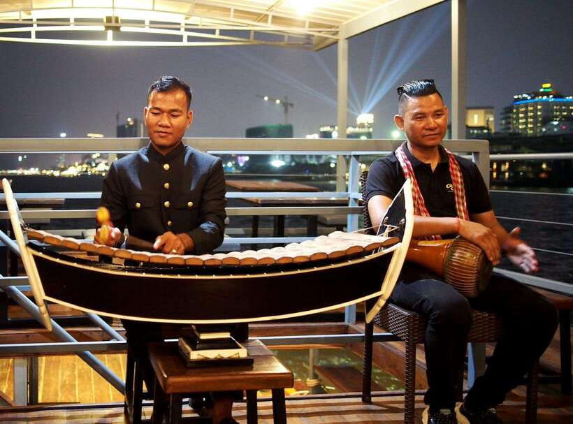Phnom Penh: Mekong Sunset Dinner Cruise with Live Music - What comes with the dinner package