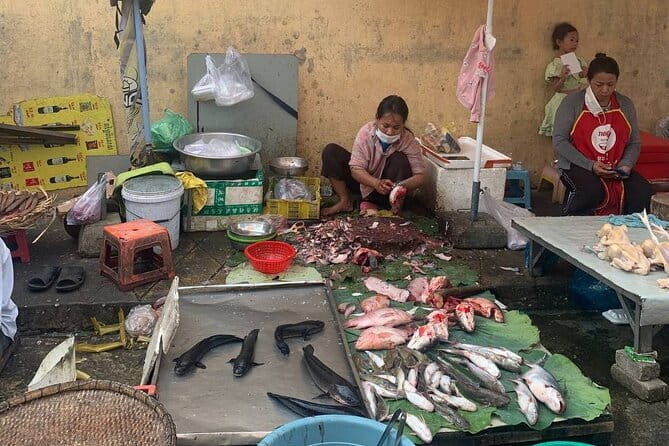 Phnom Penh Morning Breakfast, Market and Art Tour by Tuktuk - Café Chiet near the Royal Palace and Wat Ounalom