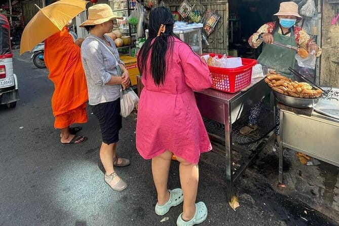 Phnom Penh Morning Breakfast, Market and Art Tour by Tuktuk - Ang Eng Market and the people behind the ingredients