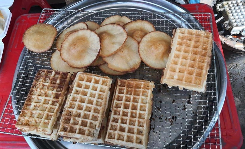 Phnom Penh: Morning Foodie, Market Walking & Street Art Tour - Banh Chaev shows technique, not just taste