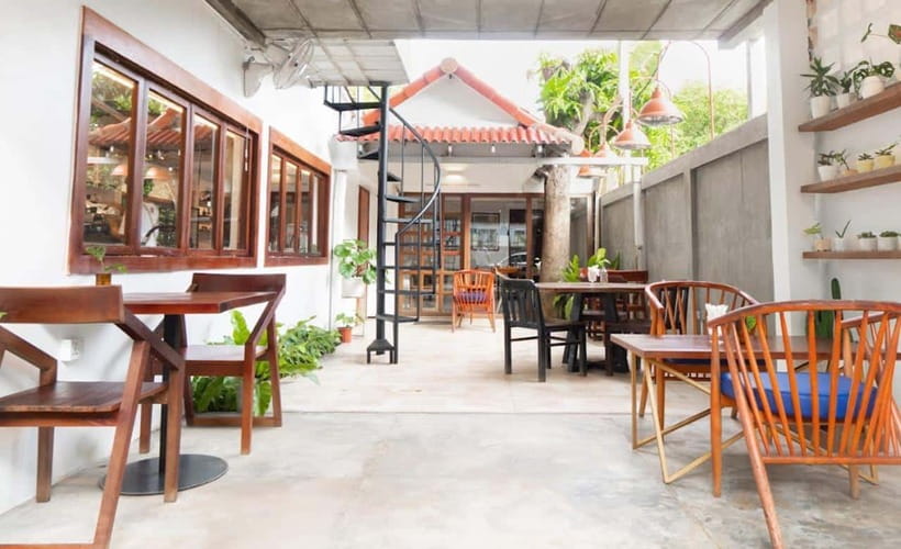 Phnom Penh: Morning Foodie, Market Walking & Street Art Tour - What the $33 price includes