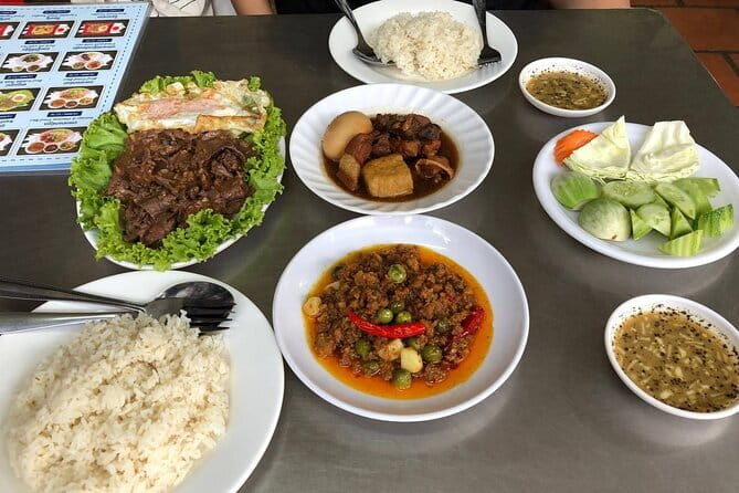 Phnom Penh Night City Highlights & Local Food tour by Tuktuk - Sophath and a centuries-old noodle tradition