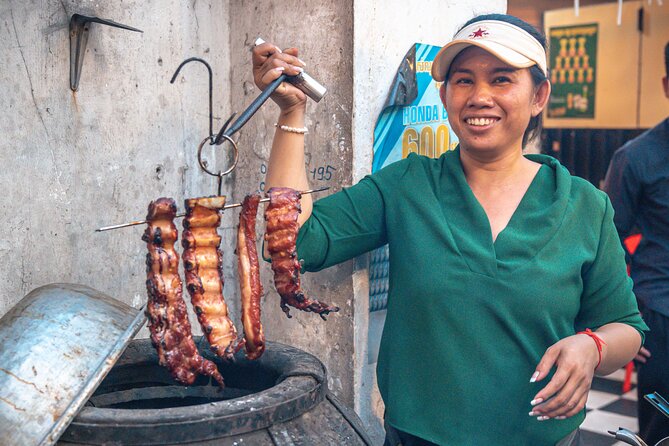 Phnom Penh’s Culinary Underground: Local Food Tour by Tuk-tuk - The evening begins with Phnom Penh by tuk-tuk