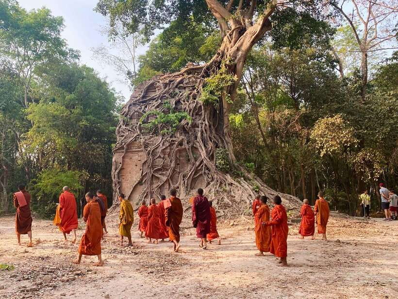 Phnom Penh - Siem Reap Road Transfer Plus Sightseeing - What to bring for a hot, active travel day
