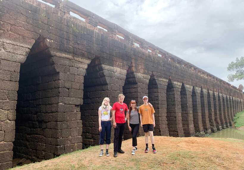 Phnom Penh - Siem Reap Road Transfer Plus Sightseeing - Skoun Market and the road north