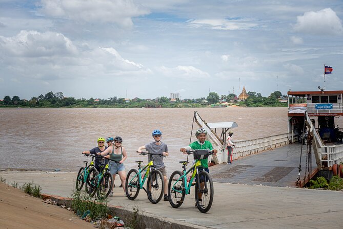 Phnom Penh Silk Island Bike Tour/ E-Bike or Tuk Tuk - What the guides add to the day