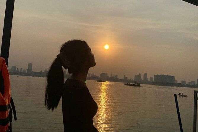 Phnom Penh: Sunset Cruise-Free Beers-Sodas-BBQ Buffet-fruit plate - Why Phnom Penh looks better from the Mekong