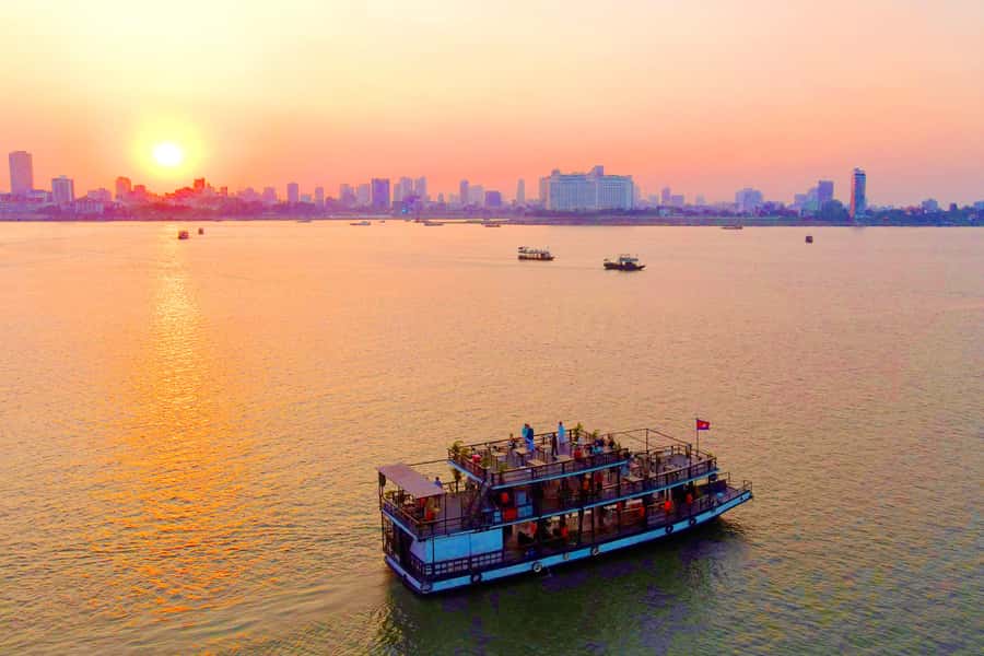Phnom Penh: Sunset Cruise with Unlimited Beer &Fruit platter - Why this cruise gives you a better first look at Phnom Penh