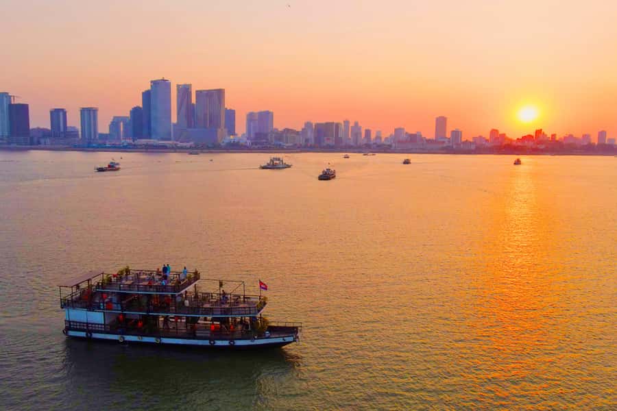Phnom Penh: Sunset Cruise with Unlimited Beer &Fruit platter - The first half: bridges, palaces and the Four Faces River