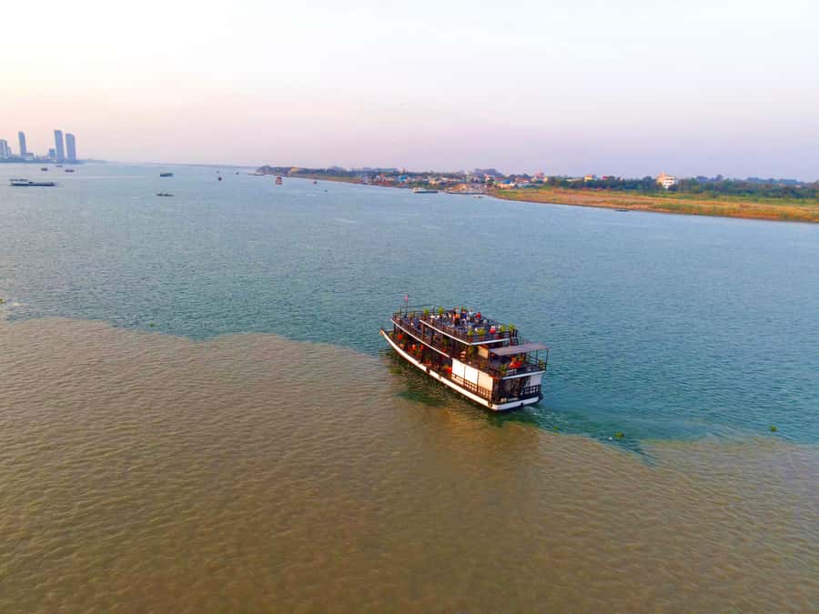 Phnom Penh: Sunset Cruise with Unlimited Beer &Fruit platter - Sunset from the boat