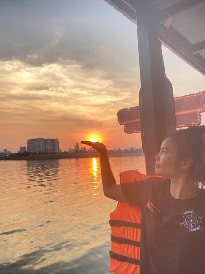 Phnom Penh: Sunset Cruise with Unlimited Beers & BBQ Buffet - The return trip is the one weak point