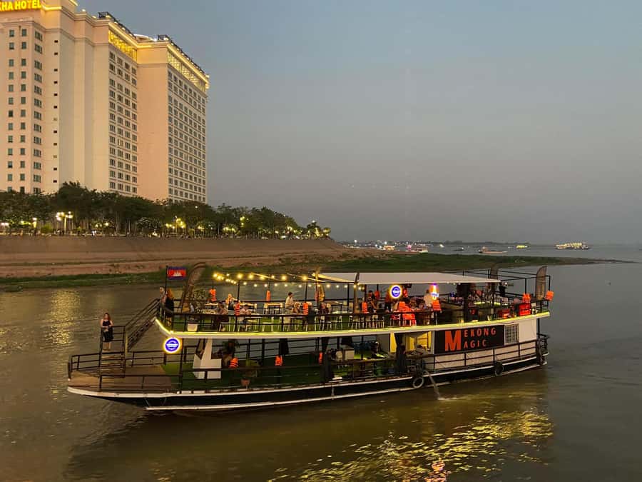 Phnom Penh: Sunset Cruise with Unlimited Beers & BBQ Buffet - Why this sunset cruise works so well in Phnom Penh