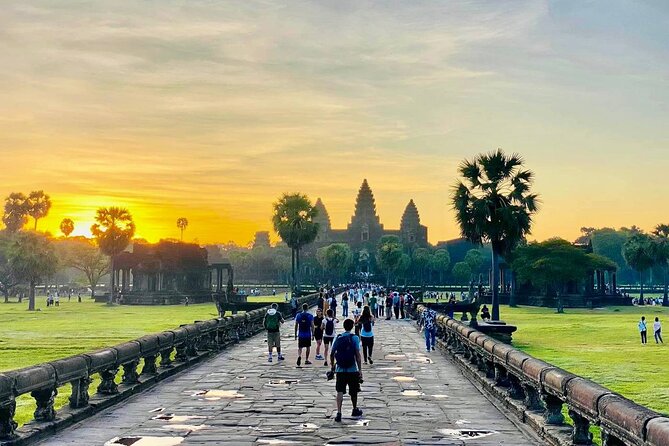 Phnom Penh to Siem Reap, Angkor Wat & Return, 2 Day Private Tour - Skun Market and the famous fried spiders