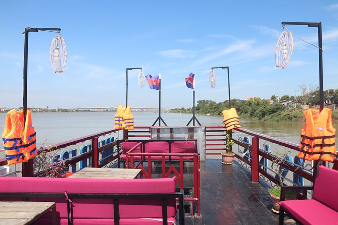 Phnom Penh to Siem Reap Cruise/road tour or Siem Reap/Phnom Penh - BBQ lunch, vegetarian meals, and drinks