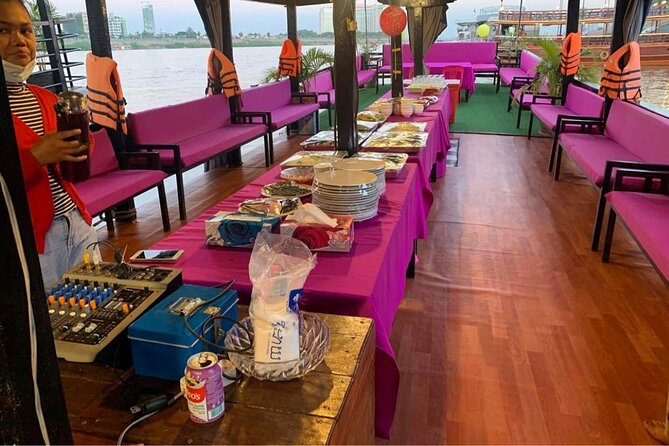 Phnom Penh to Siem Reap Cruise/road tour or Siem Reap/Phnom Penh - Tonle Sap, Koh Chen, and the floating-village views