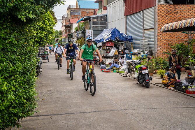 Phnom Penh to Silk Island Sunset Bike Tour/ E-Bike or Tuk Tuk - Sunset beside the river