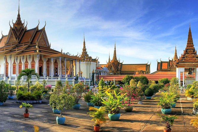Phnom Penh Tours and Mekong River cruise - Choeung Ek, the hardest hour of the day