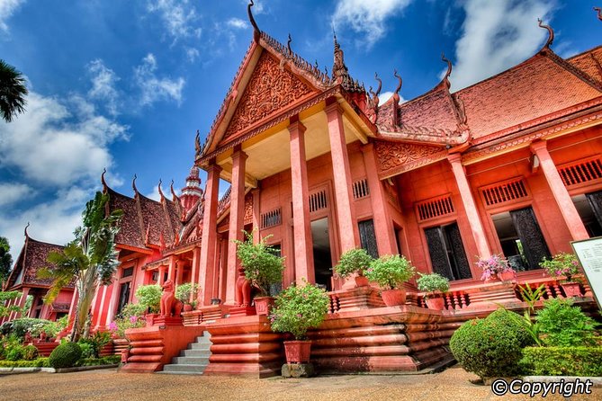 Phnom Penh Tours and Mekong River cruise - Wat Phnom, a short hilltop stop without a guide