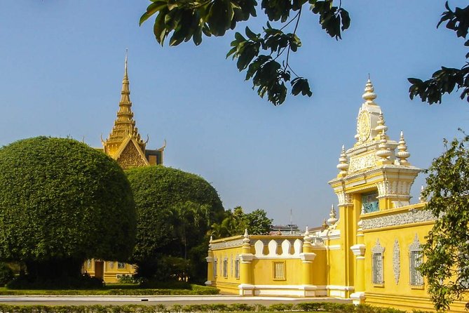 Phnom Penh Tours and Mekong River cruise - What the guides and vehicle add