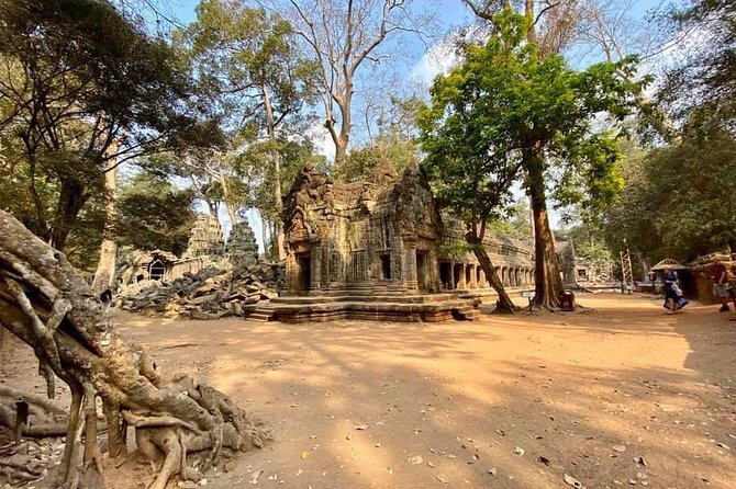 Preah Khan, Ta Prohm, Bayon Off Beaten Track - Bayon: one hour with the stone faces