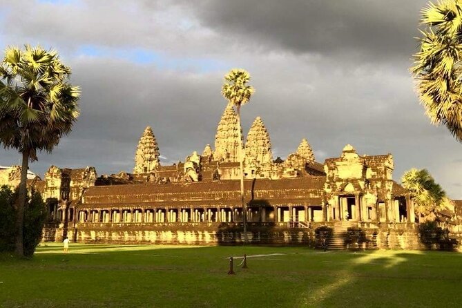 Private 3-Days tour at comfortable areas - Three days that connect temples, villages, and sacred water