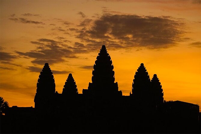 Private Angkor Sunrise Bayon Ta Prohm Bonteay Srie Vip Tour - A sunrise start at Angkor Wat