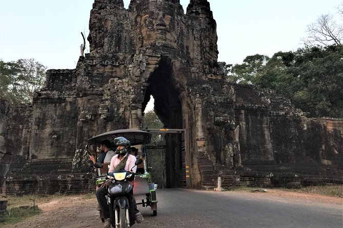 Private Angkor Sunrise Bayon Ta Prohm Bonteay Srie Vip Tour - The final small brick temple