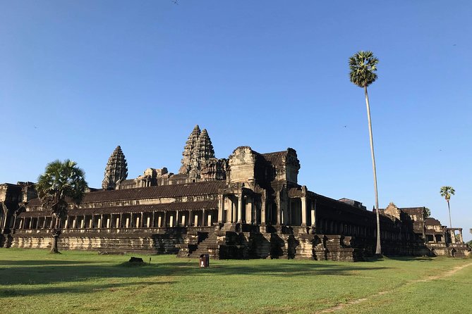 Private Angkor Sunrise Guided Tour - Bayon and Angkor Thom show a different side of Khmer design