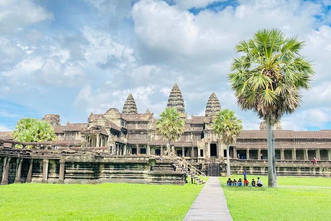 Private Angkor Wat and Lost Temple Jungle Tour - Angkor Wat: begin with the Khmer Empire’s great statement