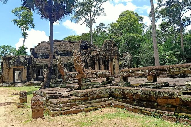 Private Angkor Wat Guided Sunset Tour - Bayon’s stone faces change the mood