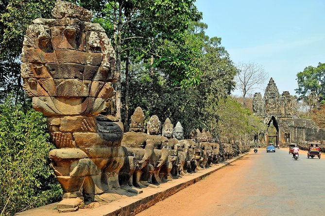 Private Angkor Wat Guided Sunset Tour - Phnom Bakheng supplies the sunset finish