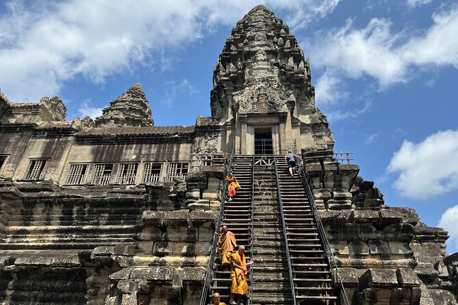 Private Angkor Wat Sunrise Tour with Lunch Included - Angkor Wat: towers, galleries, and carved stories