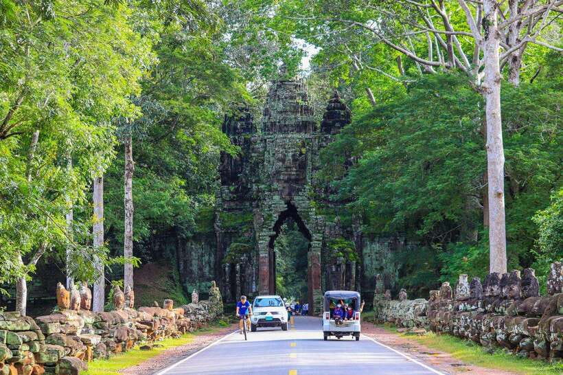 Private Angkor Wat Sunset Tour with Lunch and Snack Included - Key points at a glance