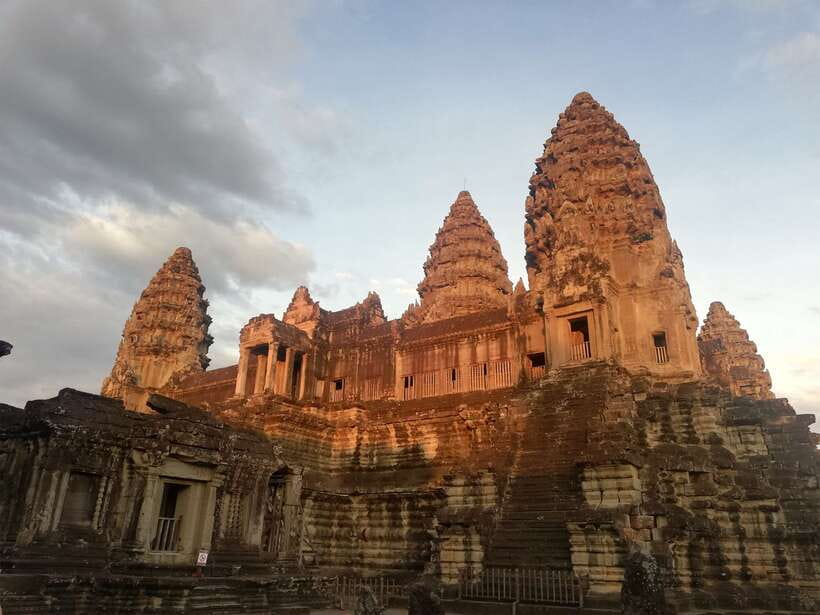 Private Angkor Wat Temple Tour - Guides, drivers, and the small comforts