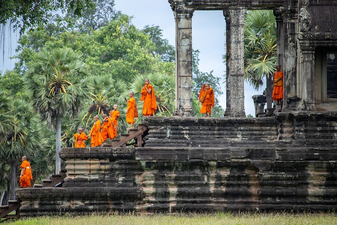 Private Angkor Wat Tour & Angkor Park/Heritage With Local Guide - Lunch beside Srah Srang breaks up the heat
