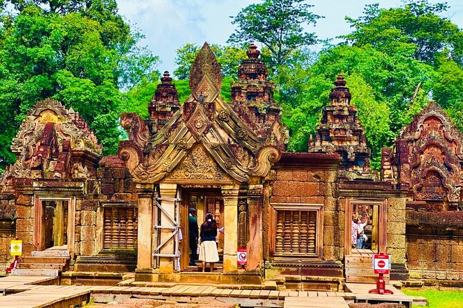 Private Banteay Srei Kbal Spean Tours and Landmine museum - Banteay Srei at the start of the day