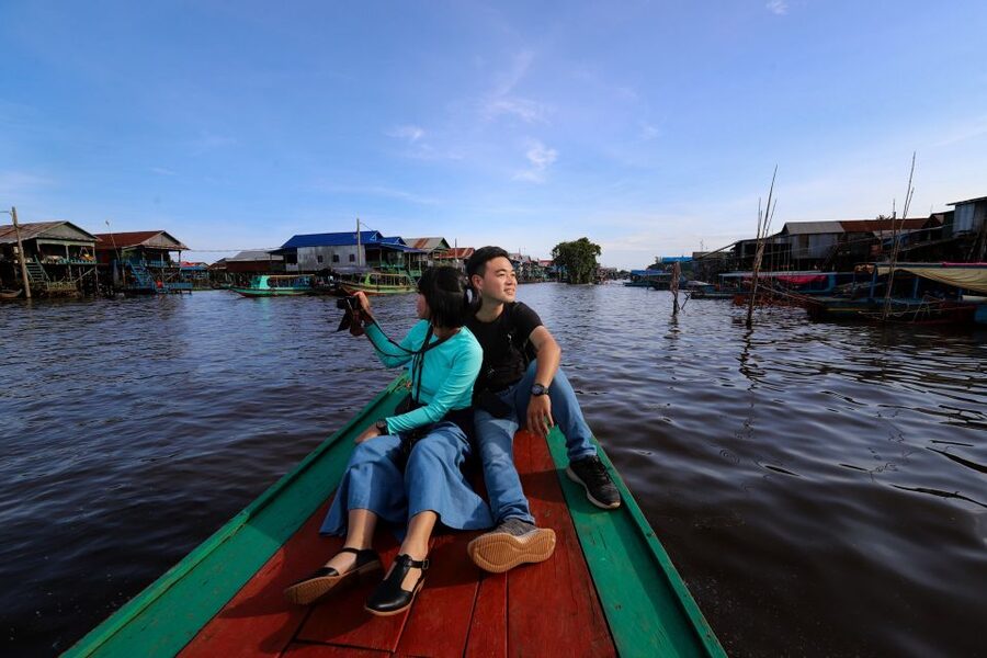 Private Beng Mealea and Floating Village Tour with Sunset - Kampong Phluk and life above changing water