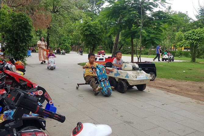 Private City Tour in Siem Reap - Old Market: a quick look at daily life