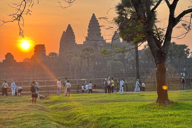 Private guided Full -day Angkor tour with sun set - Angkor Thom: gates, gods, demons, and Bayon