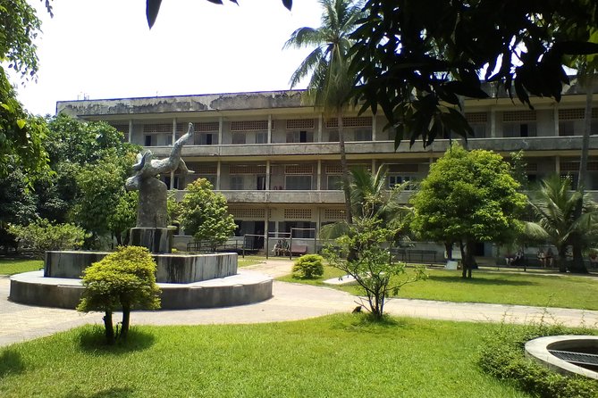 Private Half Day To Killing Field & S21 Genocidal Museum in Phnom Penh - Why these two places belong together