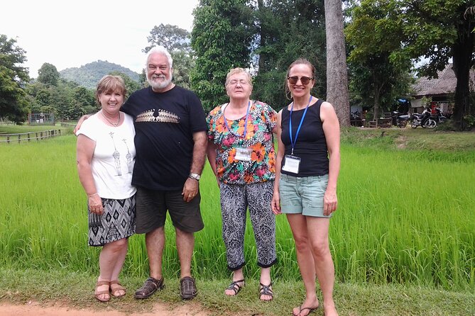 Private Half-Day Tour to Kampong Phluk Flooded Forest and Floating Villages - Stilt houses and floating village life