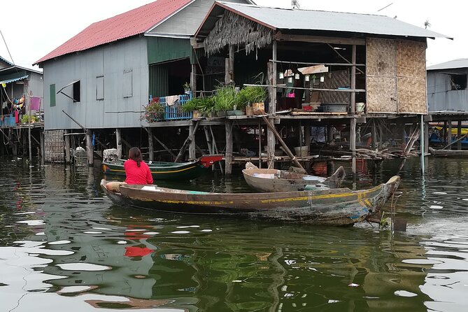 Private Half-Day Tour to Kampong Phluk Flooded Forest and Floating Villages - Entering Kampong Phluk by boat