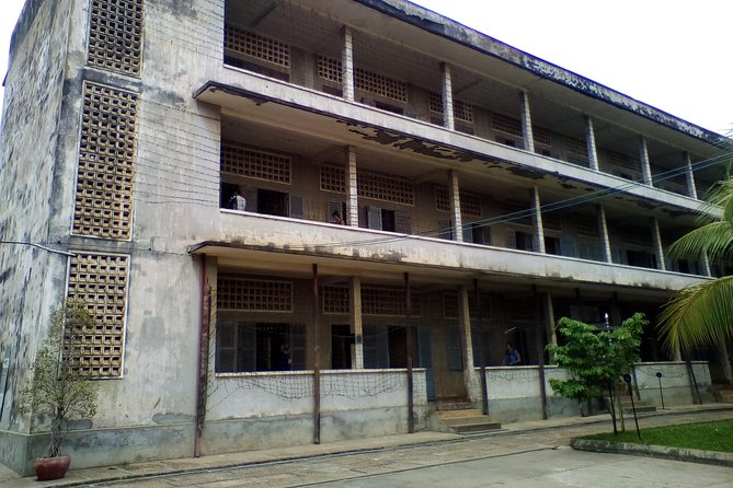 Private Half Day Trip to Genocidal Museum & Killing Field - Why these two sites matter together
